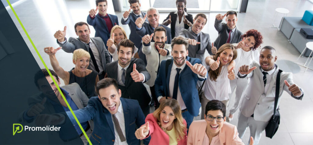 Foto de trabajadores antes de pandemia